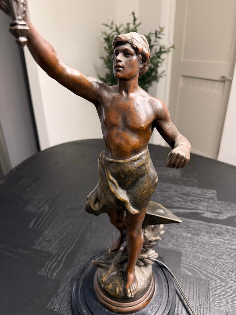 Antieke bronzen lamp C.H. Perron met fakkel in de hand, Ophalen of Verzenden