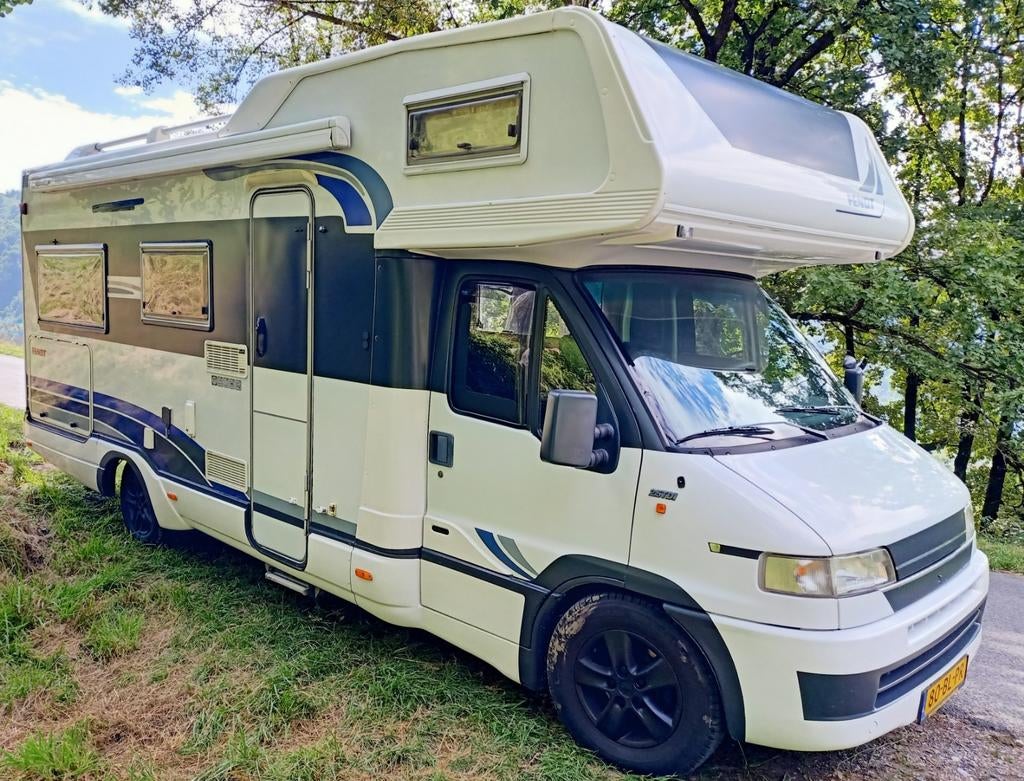 6 persoons Fendt alkoof camper, Airbags, Ringverwarming, Fietsendrager, Fiat