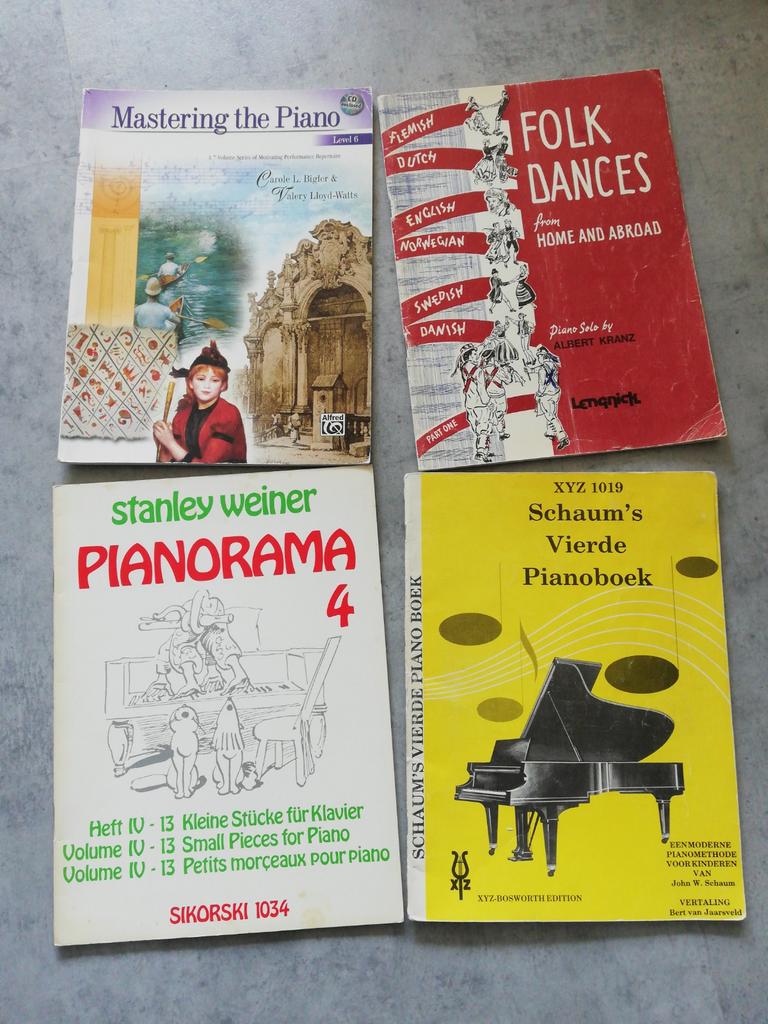4 pianoboeken om het pianospelen weer op te pakken, Klassiek, Les of Cursus, Ophalen of Verzenden, Zo goed als nieuw