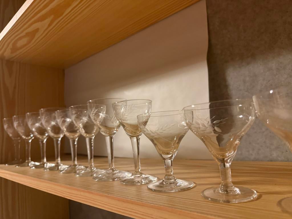 11 kristallen glaasjes met korenaar geslepen, Antiek en Kunst, Ophalen