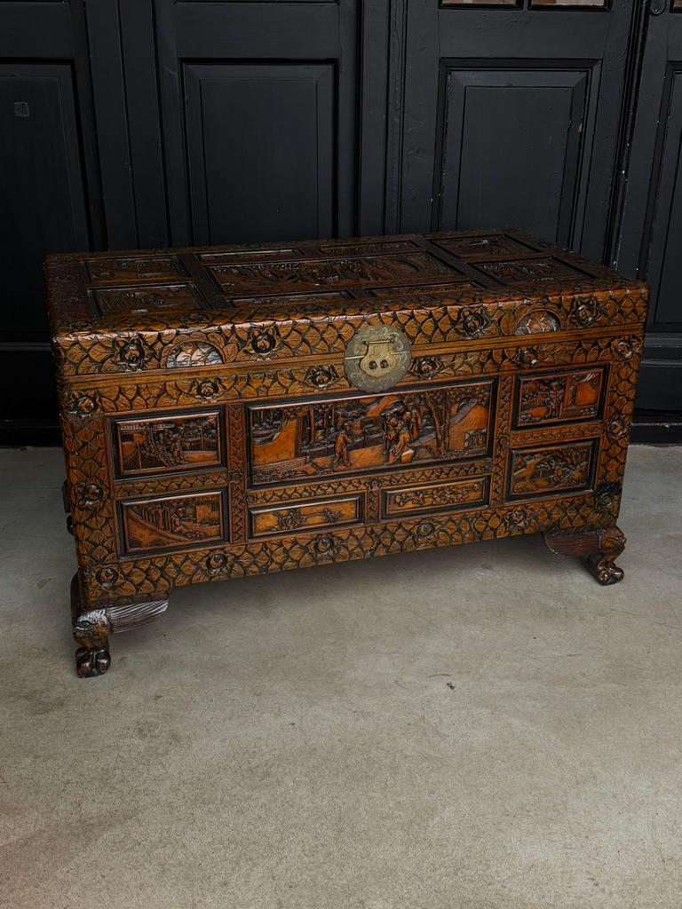 Antieke Kamferkist Aziatische styke, Huis en Inrichting, Woonaccessoires | Kisten, Zo goed als nieuw, 50 tot 75 cm, 50 tot 75 cm