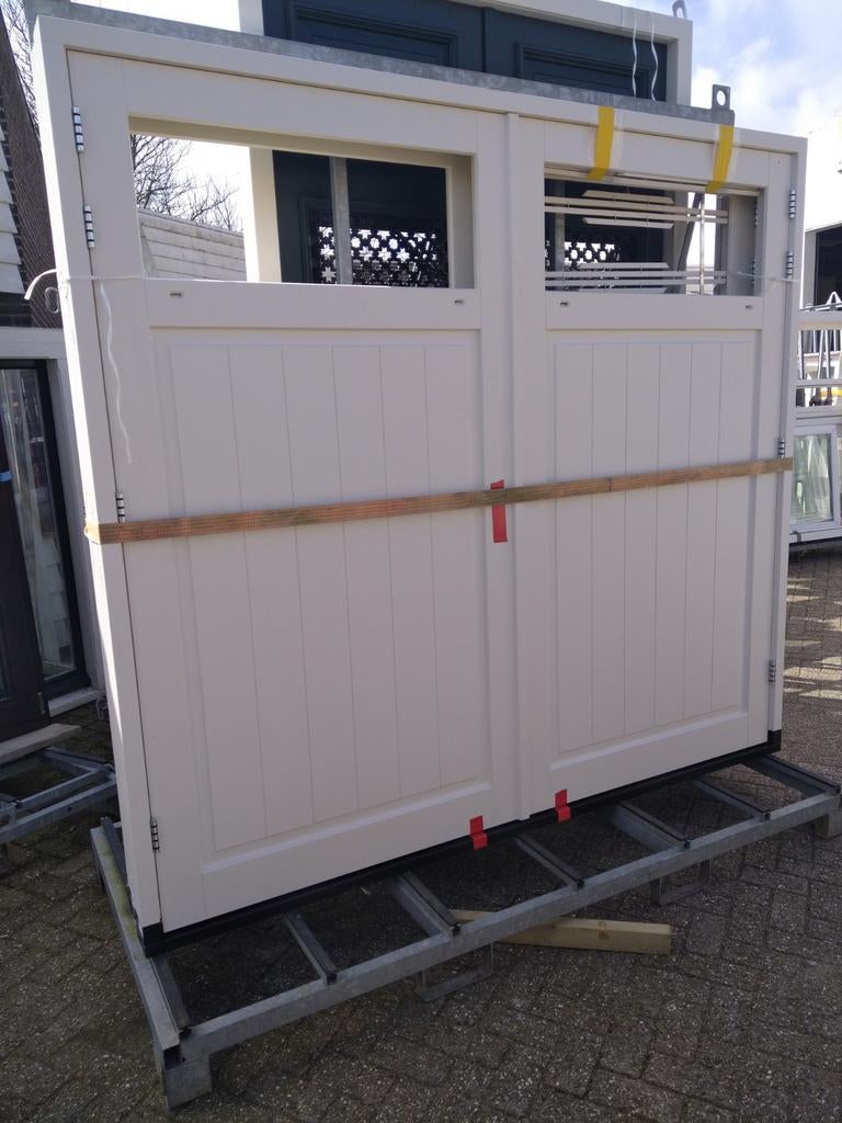 Hardhout kozijn met dubbele garage deuren, Ophalen of Verzenden, Hout, 120 cm of meer, 215 cm of meer