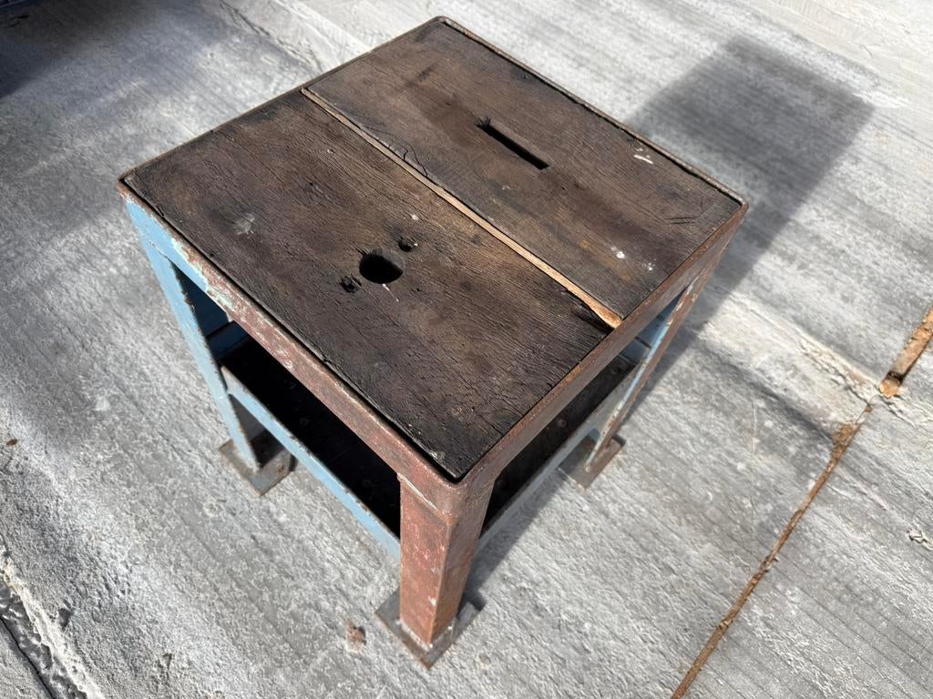 Werkbankje / standaard voor aambeeld of kolomboor, Ophalen, Gebruikt, Minder dan 70 cm