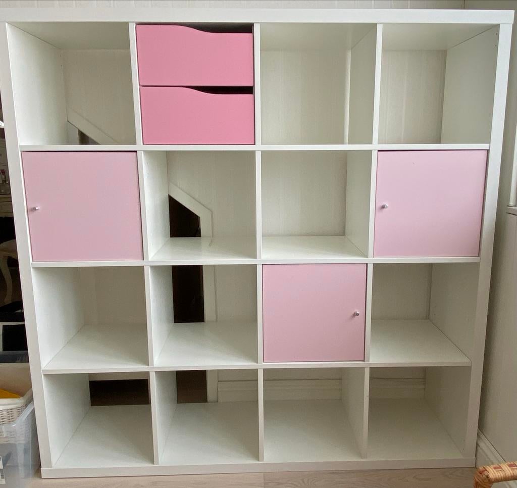 Ikea Kallax kast 16 vakken met roze deurtjes en lades, Ophalen, Gebruikt