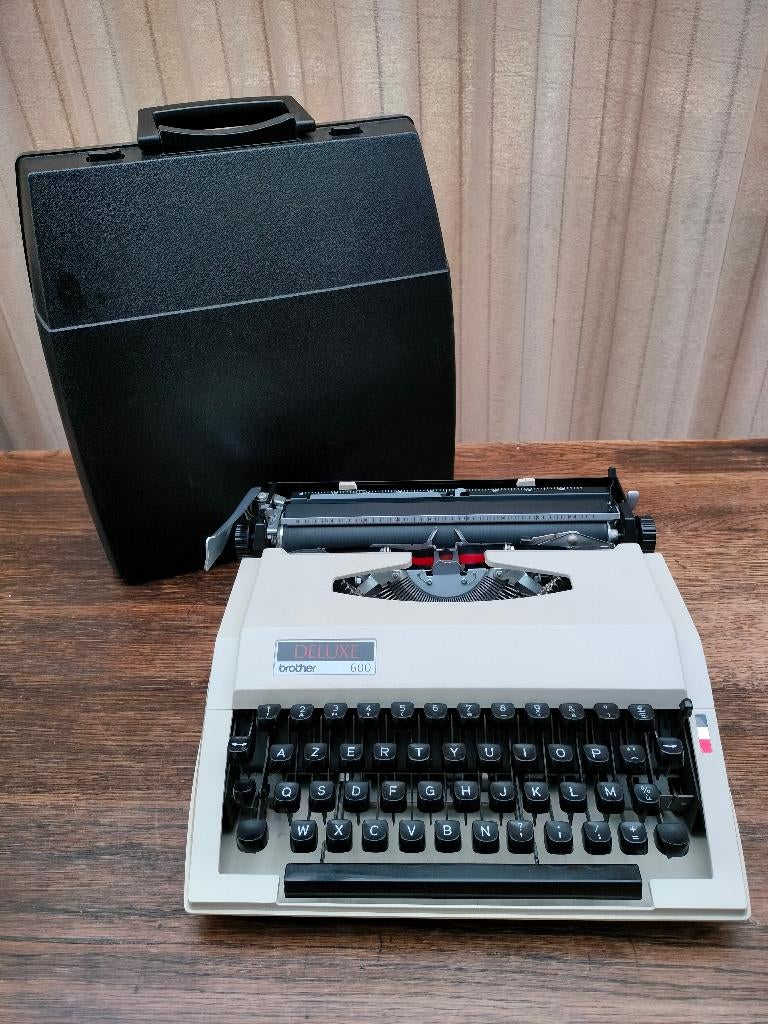 Typemachine BROTHER DELUXE 600. AZERTY. Werkt., Ophalen of Verzenden, Gebruikt