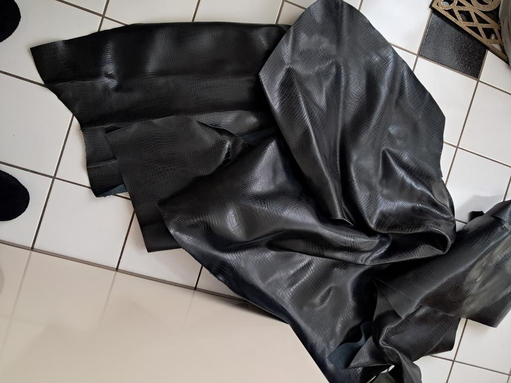 Prachtige stukken leer met krokodillenprint, Hobby en Vrije tijd, Stoffen en Lappen, Ophalen, Gebruikt, Zwart, Leer of Kunstleer