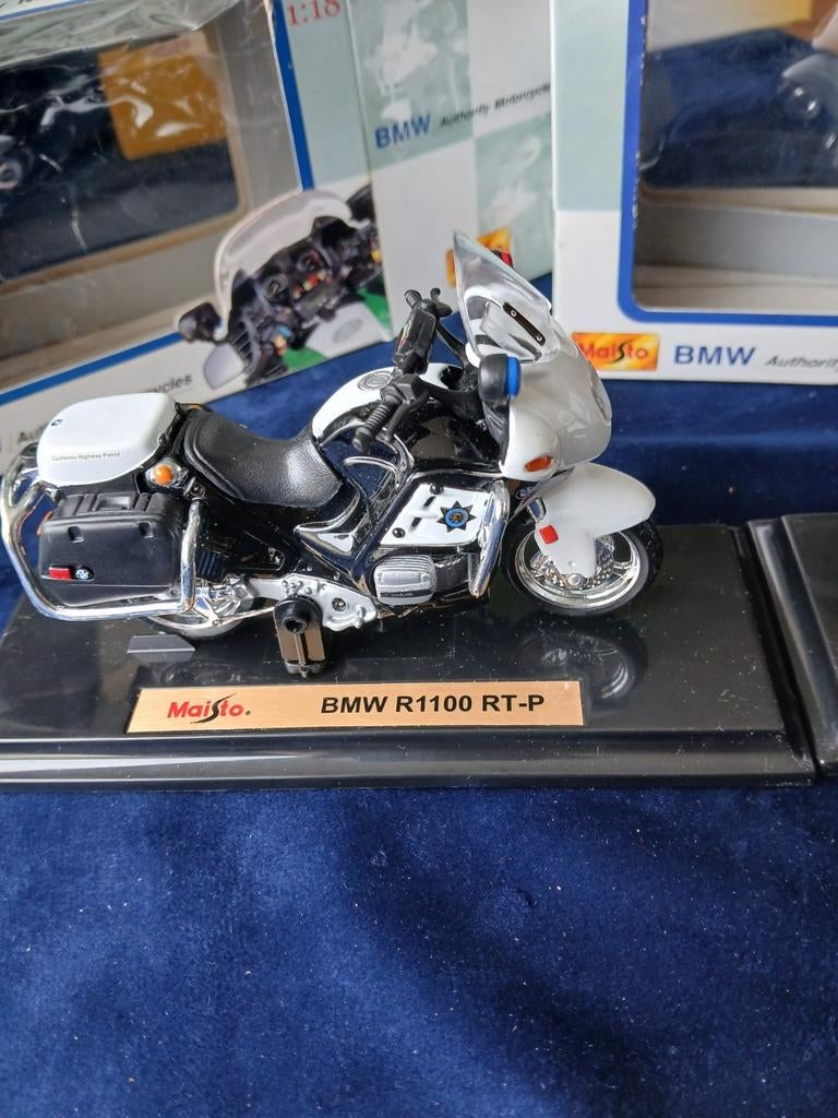2x Maisto 1:18 BMW motorfiets polizei en usa high way patrol, Hobby en Vrije tijd, Modelauto's | 1:18, Ophalen of Verzenden, Zo goed als nieuw