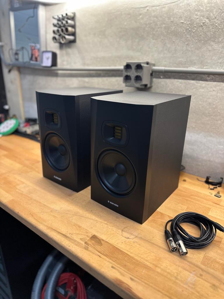 Adam T7V studio monitors speakers, Audio, Tv en Foto, Luidsprekers, Zo goed als nieuw, 120 watt of meer, Front, Rear of Stereo speakers