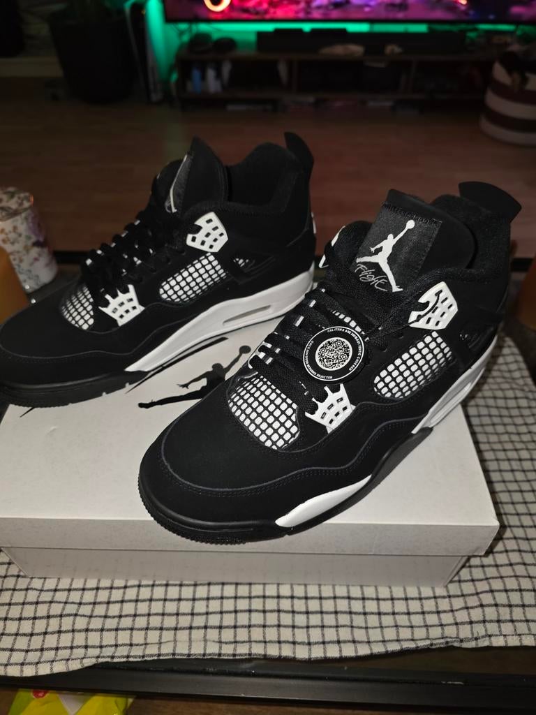 Nike Air Jordan 4 Retro | White Thunder | 44.5 NIEUW IN DOOS, Zwart, Nieuw, Ophalen of Verzenden, Sneakers of Gympen