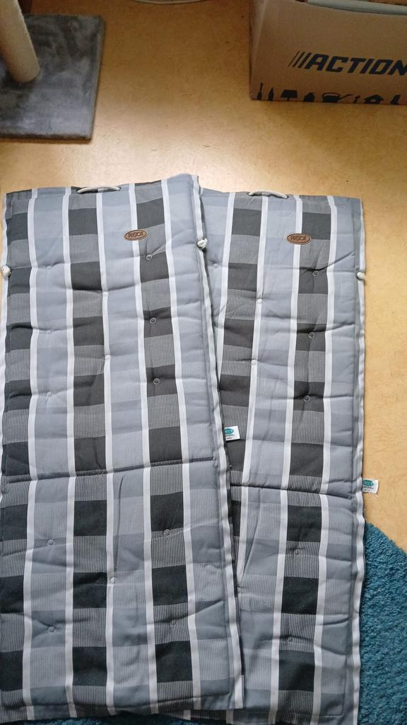 Twee dunne 3 standen stoel kussens, Ophalen of Verzenden, Zo goed als nieuw