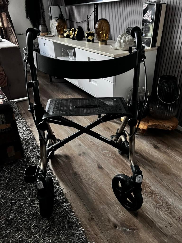 Zo goed als nieuw TAIMA  GT lichtgewicht rollator, Ophalen of Verzenden, Lichtgewicht, Zo goed als nieuw