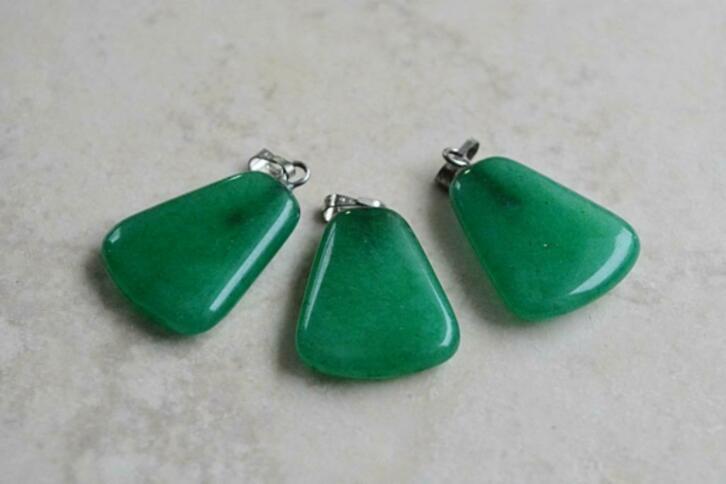 Jade hanger (03), Ophalen of Verzenden, Mineraal