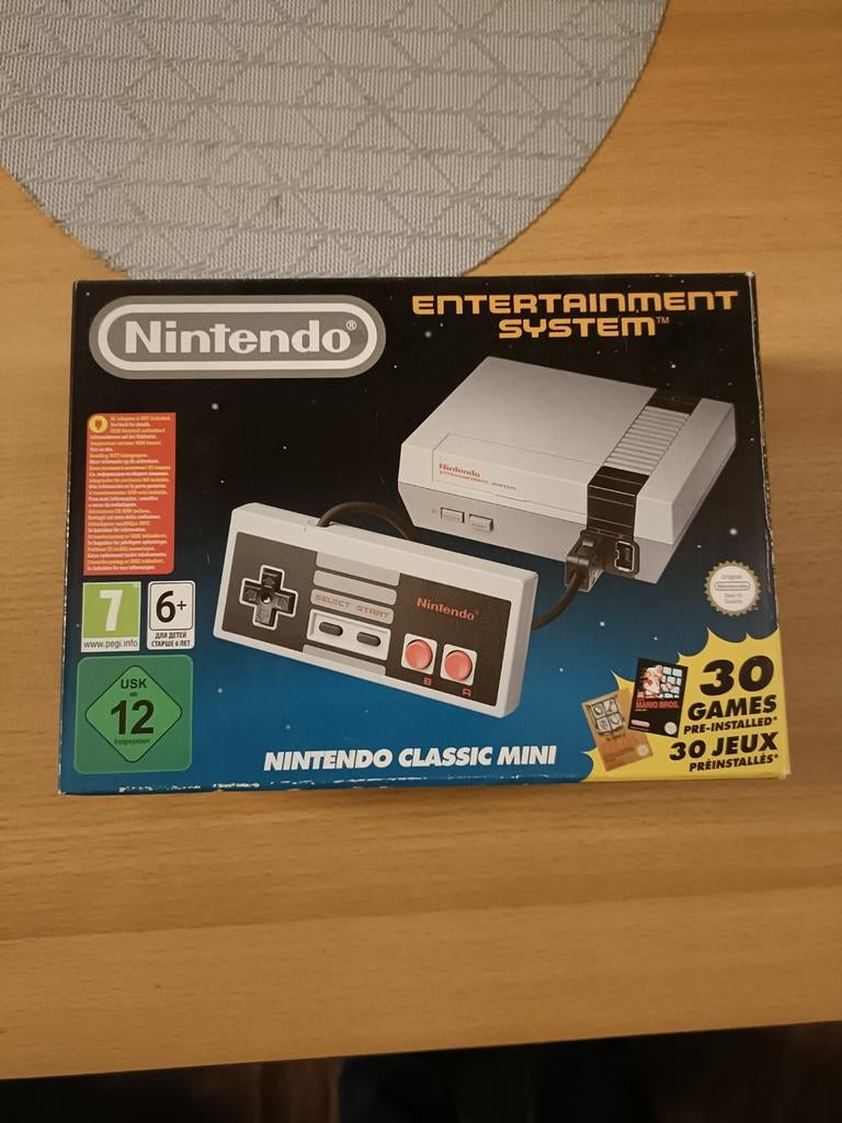 Nintendo classic mini, Spelcomputers en Games, Ophalen of Verzenden, Zo goed als nieuw, Met 1 controller