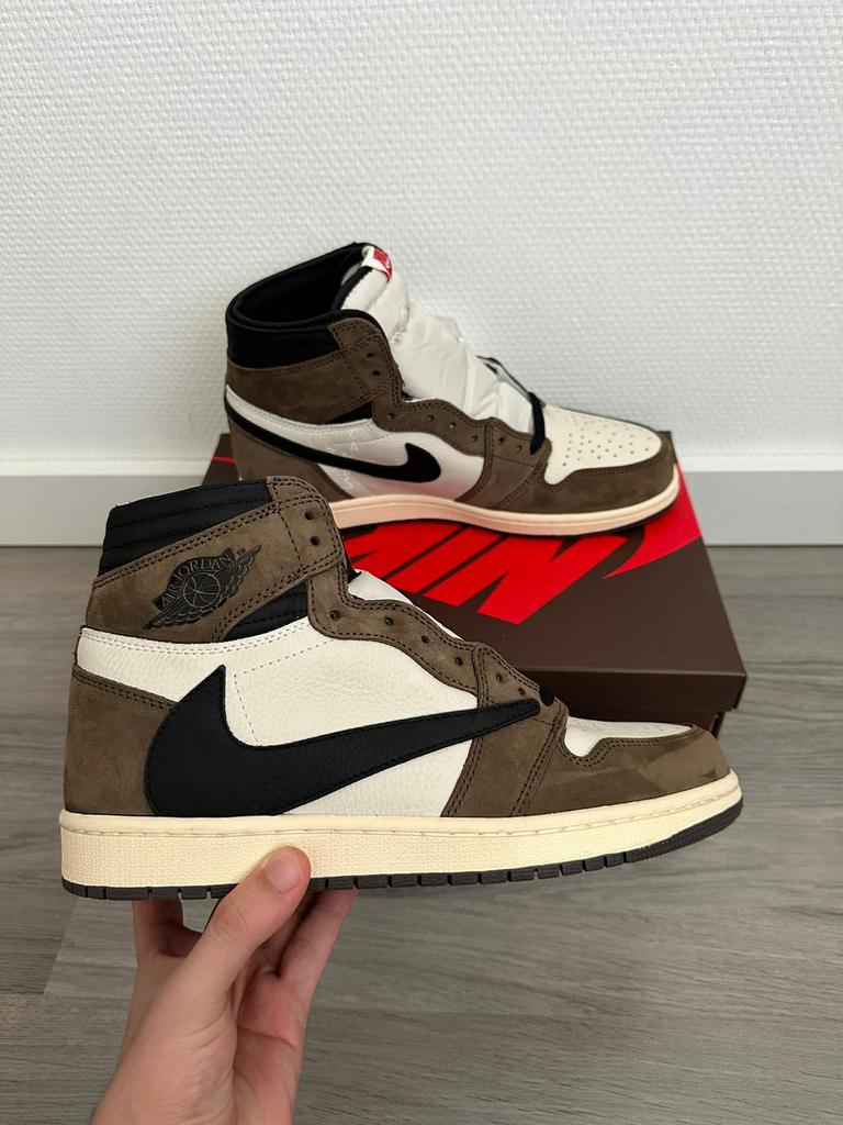 Nike air jordan 1 high travis scott dark mocha, Ophalen of Verzenden, Zo goed als nieuw, Bruin