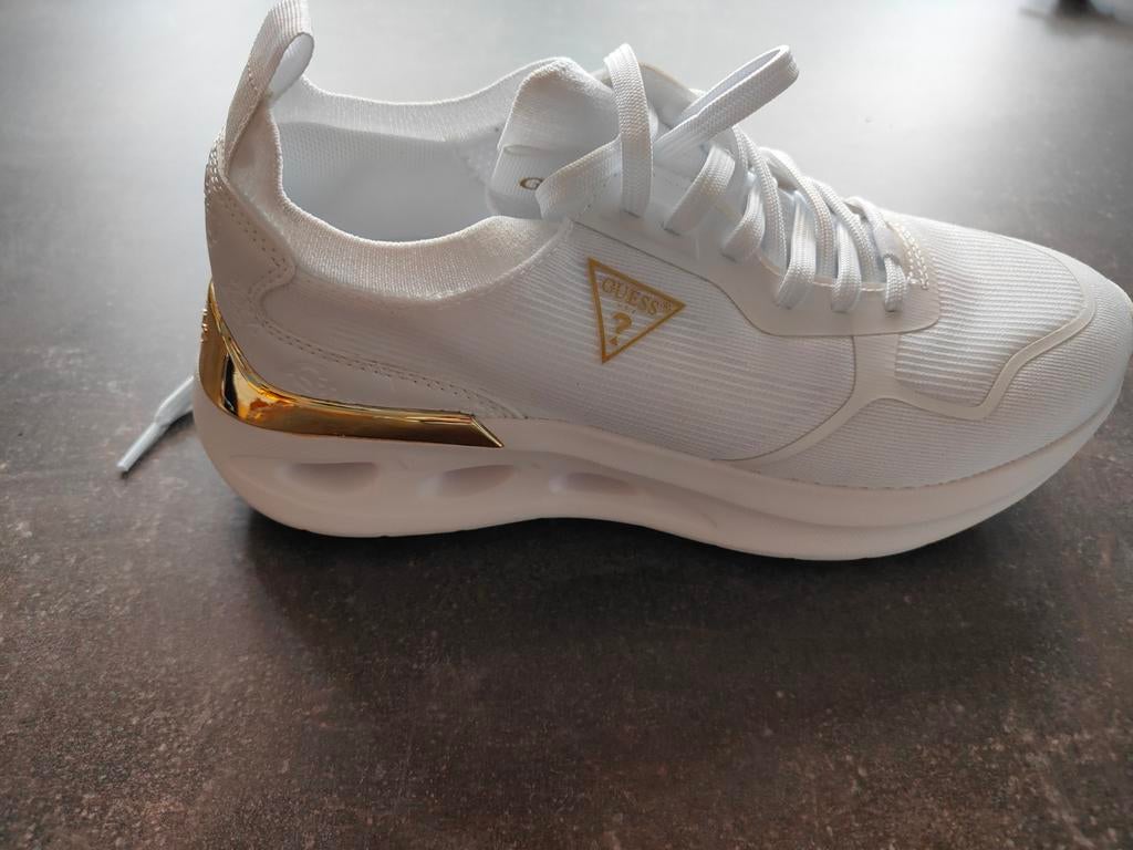 GUESS dames schoenen maat 38 splinternieuw!, Kleding | Dames, Schoenen, Ophalen of Verzenden, Nieuw, Wit, Sneakers of Gympen