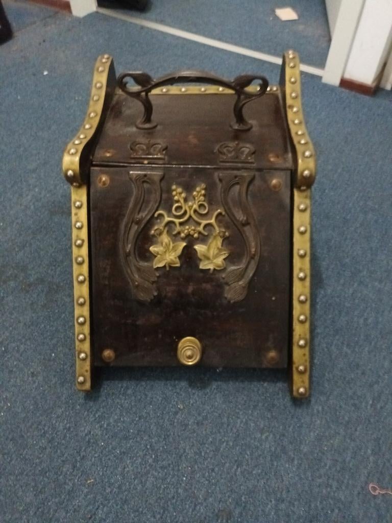 Antieke kolen- of turfkist, Ophalen