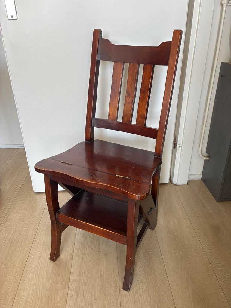 Leuke houten stoel die uitklapbaar is tot trapje, Ophalen