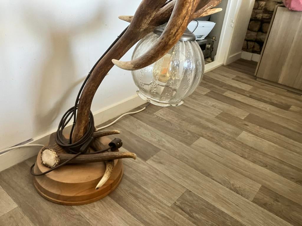 Unieke Geweien Tafellamp - Rustieke Sfeer, Antiek en Kunst, Antiek | Lampen, Ophalen