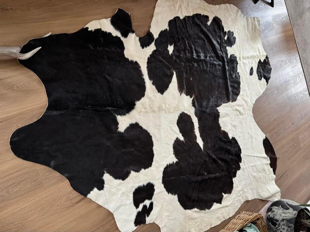 Groot zwart/wit koeienvel ,koeienhuid, Huis en Inrichting, Stoffering | Tapijten en Kleden, Wit, 200 cm of meer, Ophalen of Verzenden