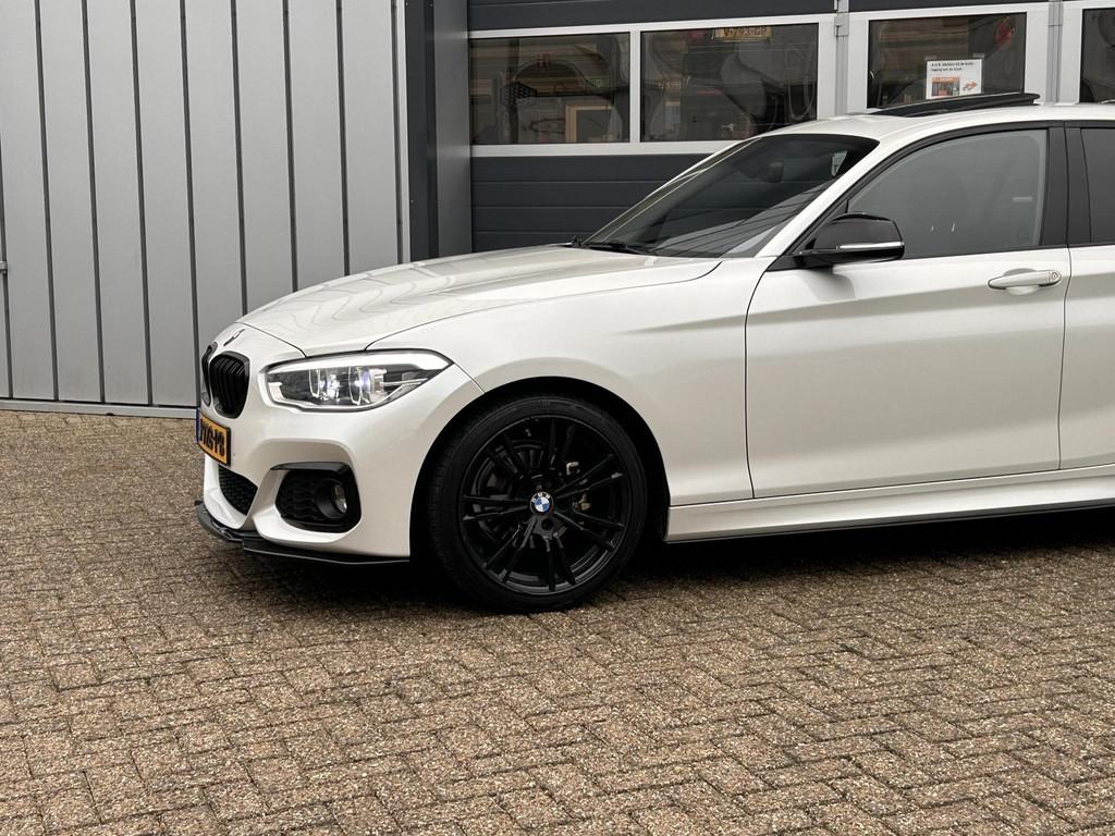BMW 1-serie 118i High Executive | M pakket | Leder | Pano |, Auto's, Gebruikt, Wit, Leder, Bedrijf