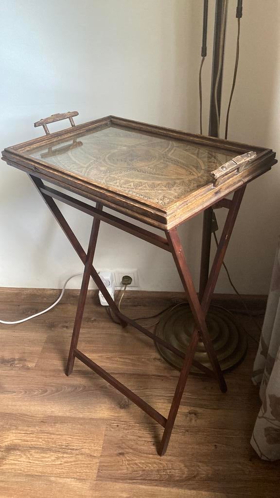 Fries kerfsnede tafeltje, Huis en Inrichting, Tafels | Sidetables, 50 tot 100 cm, Rond, Ophalen of Verzenden, Zo goed als nieuw