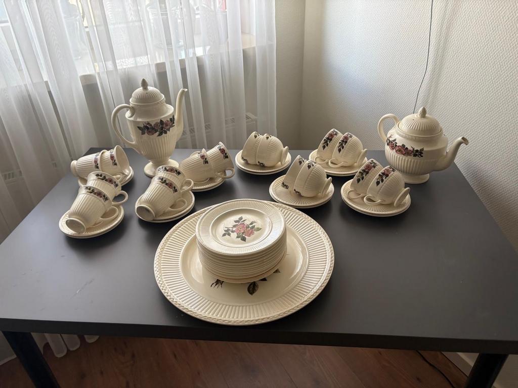 Wedgwood “Briar Rose” koffie en thee servies, Ophalen, Gebruikt, Keramiek, Wedgwood