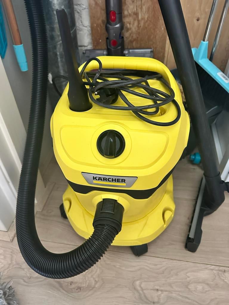 Kärcher WD 2 Plus Vacuum – Pickup 28th april Only, Ophalen, Zo goed als nieuw, Waterstofzuiger, Reservoir