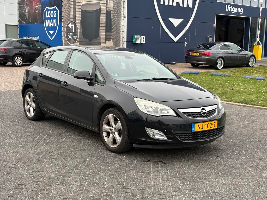 Opel Astra 1.4 Ecotec 64KW 5-D 2010 Zwart, Auto's, Voorwielaandrijving, 4 cilinders, Zwart, Bedrijf