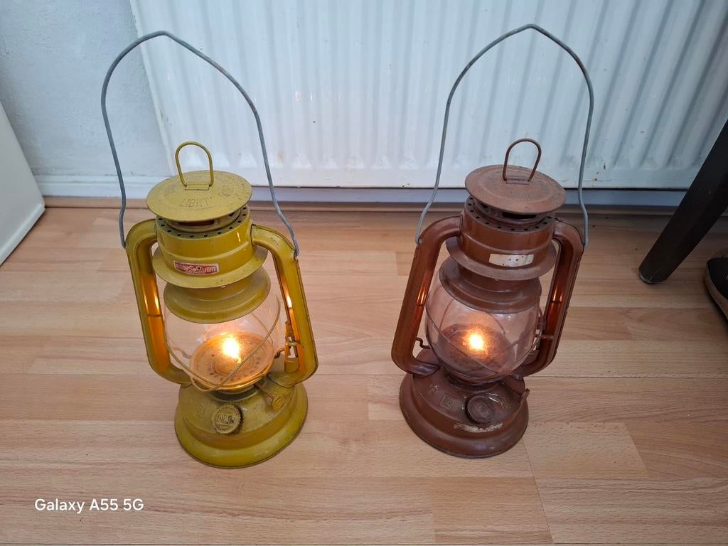 Twee oude olielampen, Antiek en Kunst, Antiek | Lampen, Ophalen of Verzenden