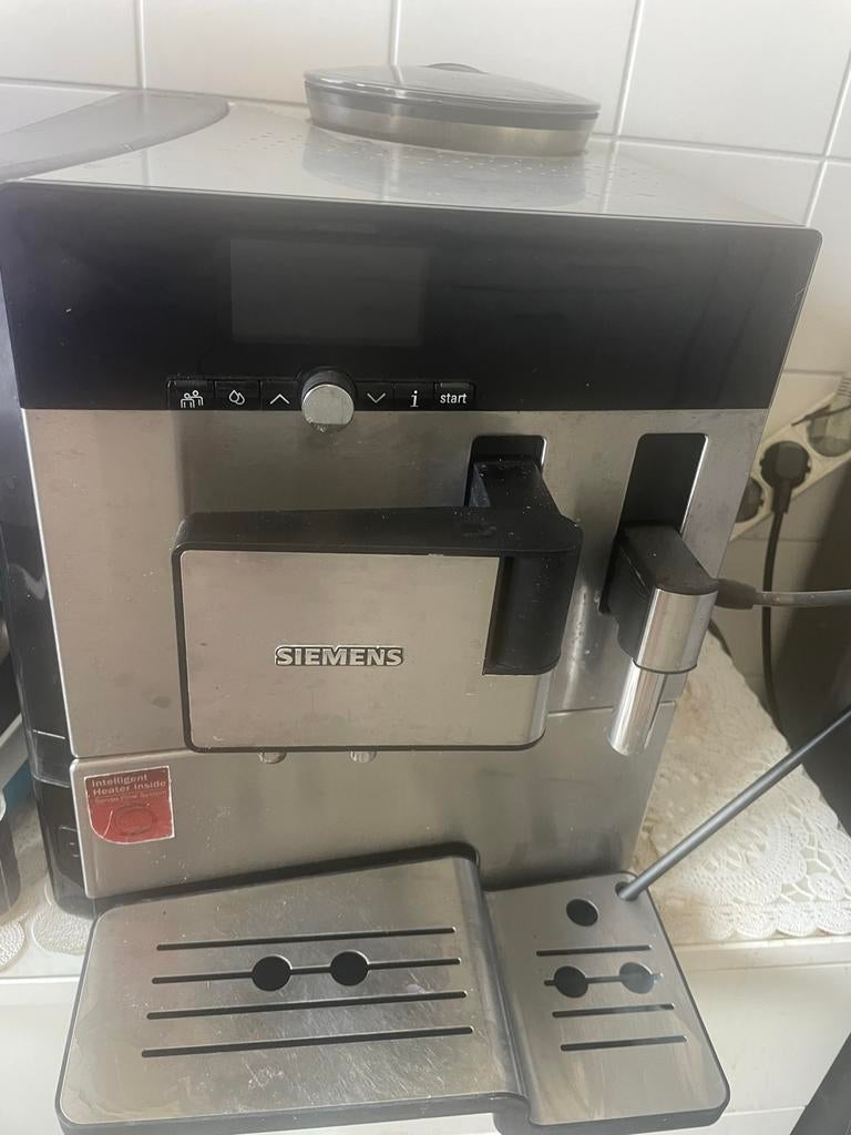 Siemens EQ.8 Series 300 volautomatische koffiemachine, Witgoed en Apparatuur, Koffiezetapparaten, Ophalen, Gebruikt, Koffiemachine
