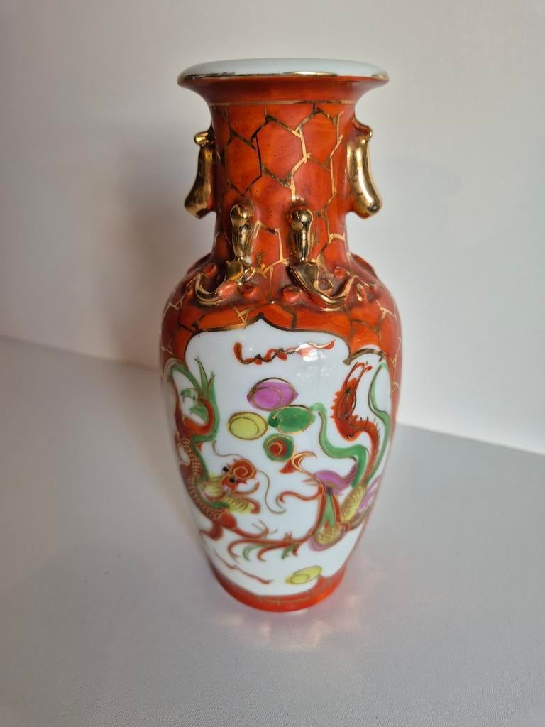 Vintage Chinese Drakenvaas - Rood en Goud Porselein, Antiek en Kunst, Ophalen of Verzenden