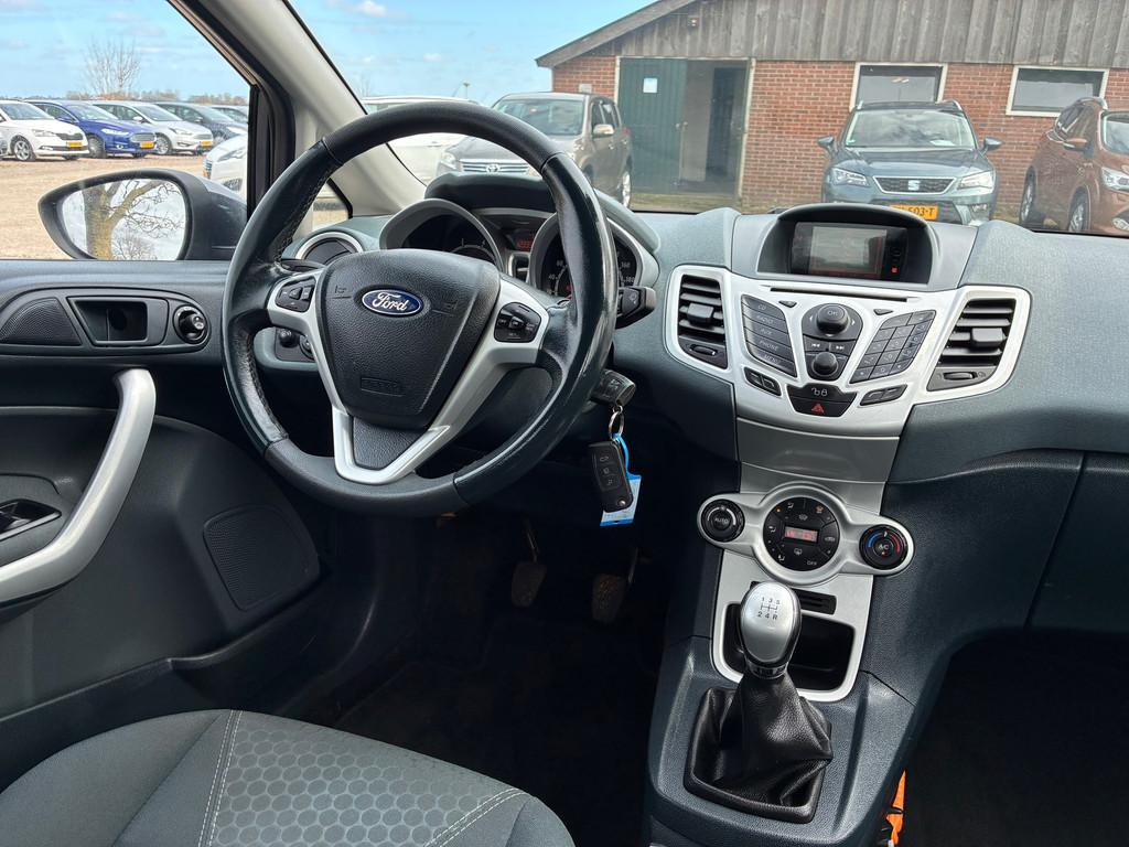 Ford Fiesta 1.25 Titanium | Airco + Cruise nu €4.975,-!, Voorwielaandrijving, Euro 5, Stof, 82 pk