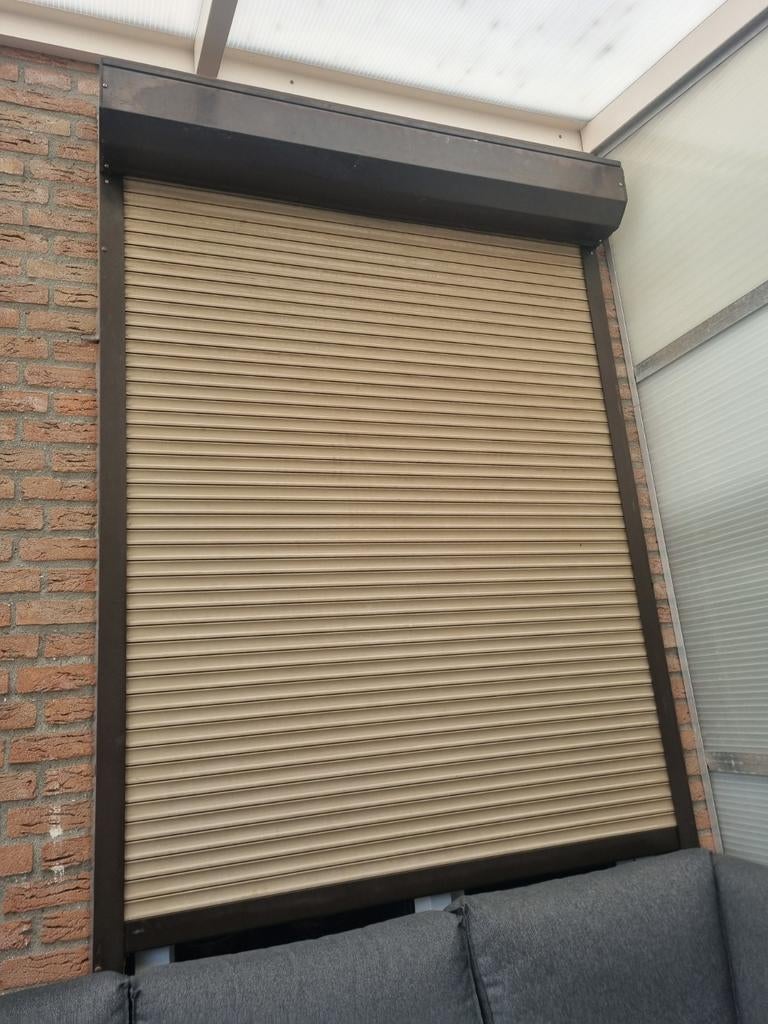 Elektrische rolluik rolluiken, Doe-het-zelf en Verbouw, Rolluiken, Ophalen, Gebruikt, Bruin, 200 cm of meer