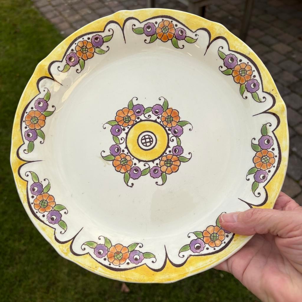 Antiek Art Deco bord geproduceerd door Boch Frères Keramis, Ophalen of Verzenden