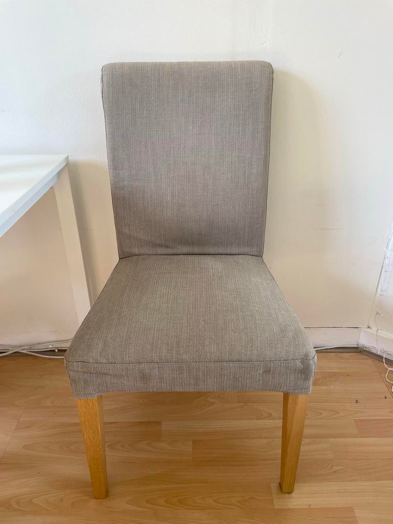 4 grijze eetkamerstoelen, Huis en Inrichting, Stoelen, Gebruikt, Ophalen of Verzenden, Vier, Stof