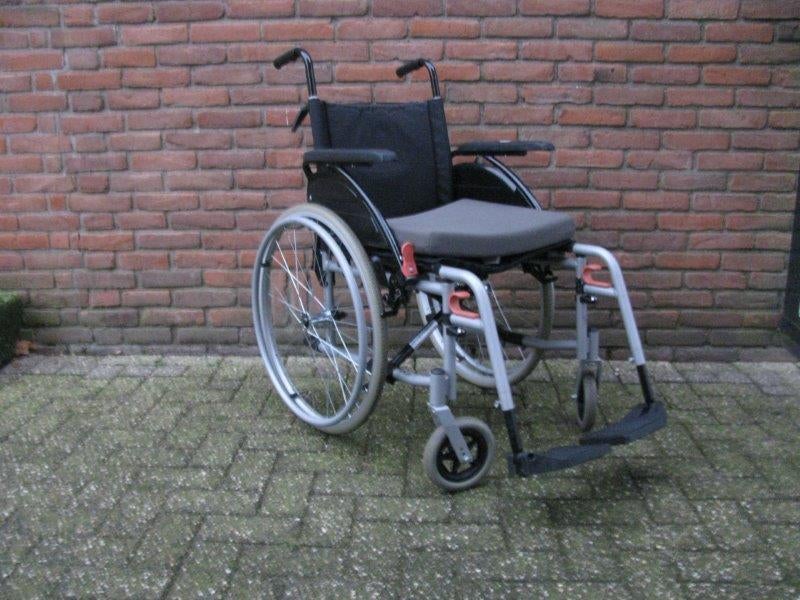 Excel rolstoel 46cm massieve banden druksteunen verstelbaar, Ophalen of Verzenden, Inklapbaar, Zo goed als nieuw, Duwrolstoel