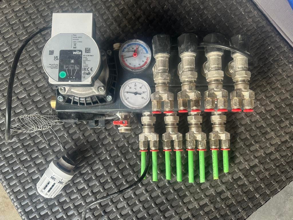 Verdeler voor de vloerverwarming., Ophalen, Minder dan 60 cm, Overige typen, Minder dan 30 cm