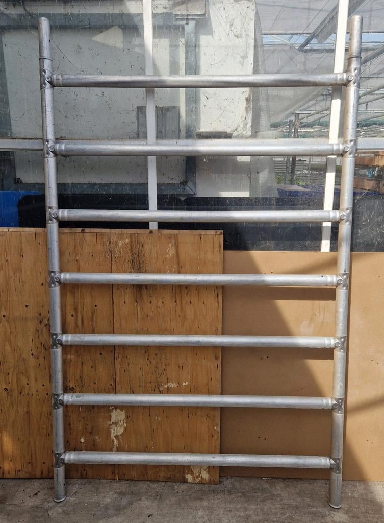 Aluminium werk steiger onderdelen,  opbouw frames, leuning, Doe-het-zelf en Verbouw, Steigers, Ophalen, Gebruikt, Rolsteiger of Kamersteiger