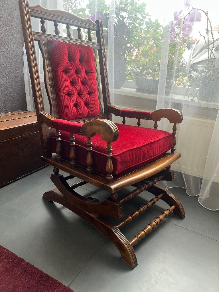 Oude comfortabele schommelstoel, Ophalen