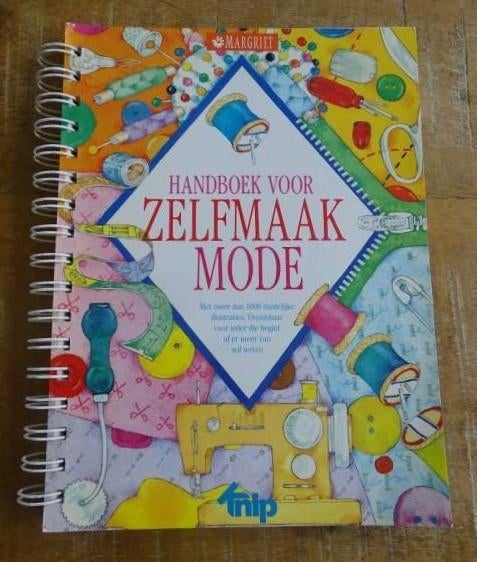Knipmode Knip Mode en Margriet handboek voor zelfmaakmode, Hobby en Vrije tijd, Kledingpatronen, Zo goed als nieuw, Vrouw, Knipmode