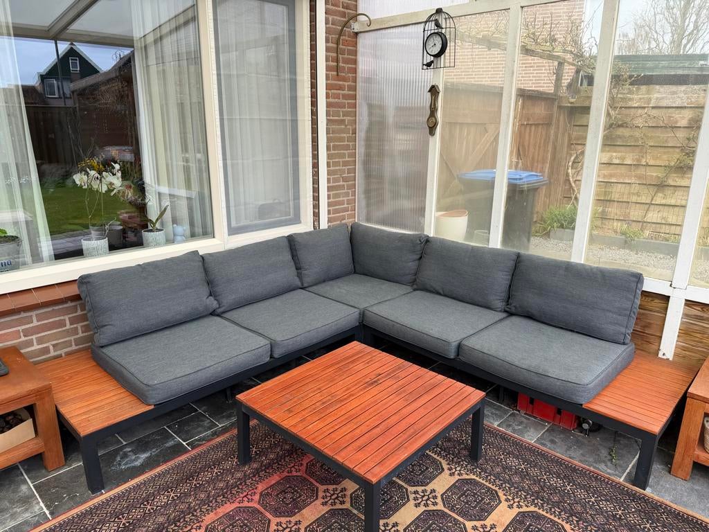 Moderne hoek loungeset met kussens en salontafel, Ophalen, 5 zitplaatsen, Gebruikt, Loungeset