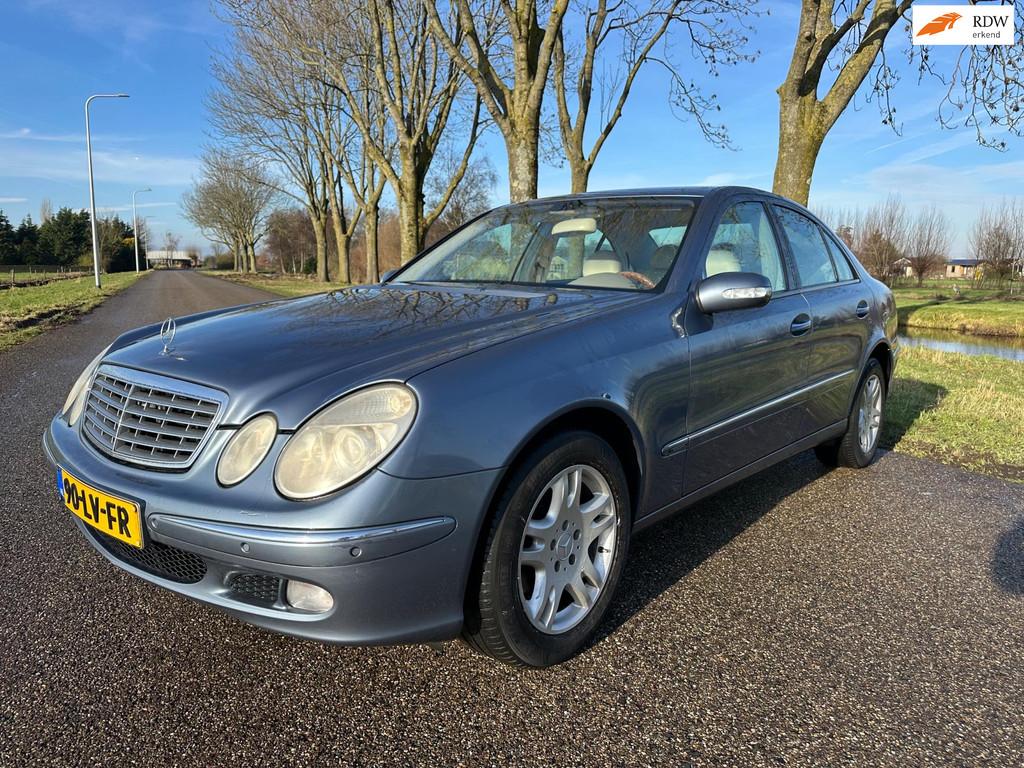 Mercedes-Benz E-klasse 200K Avantgarde|leder|nap, Auto's, Automaat, Achterwielaandrijving, Gebruikt, Beige