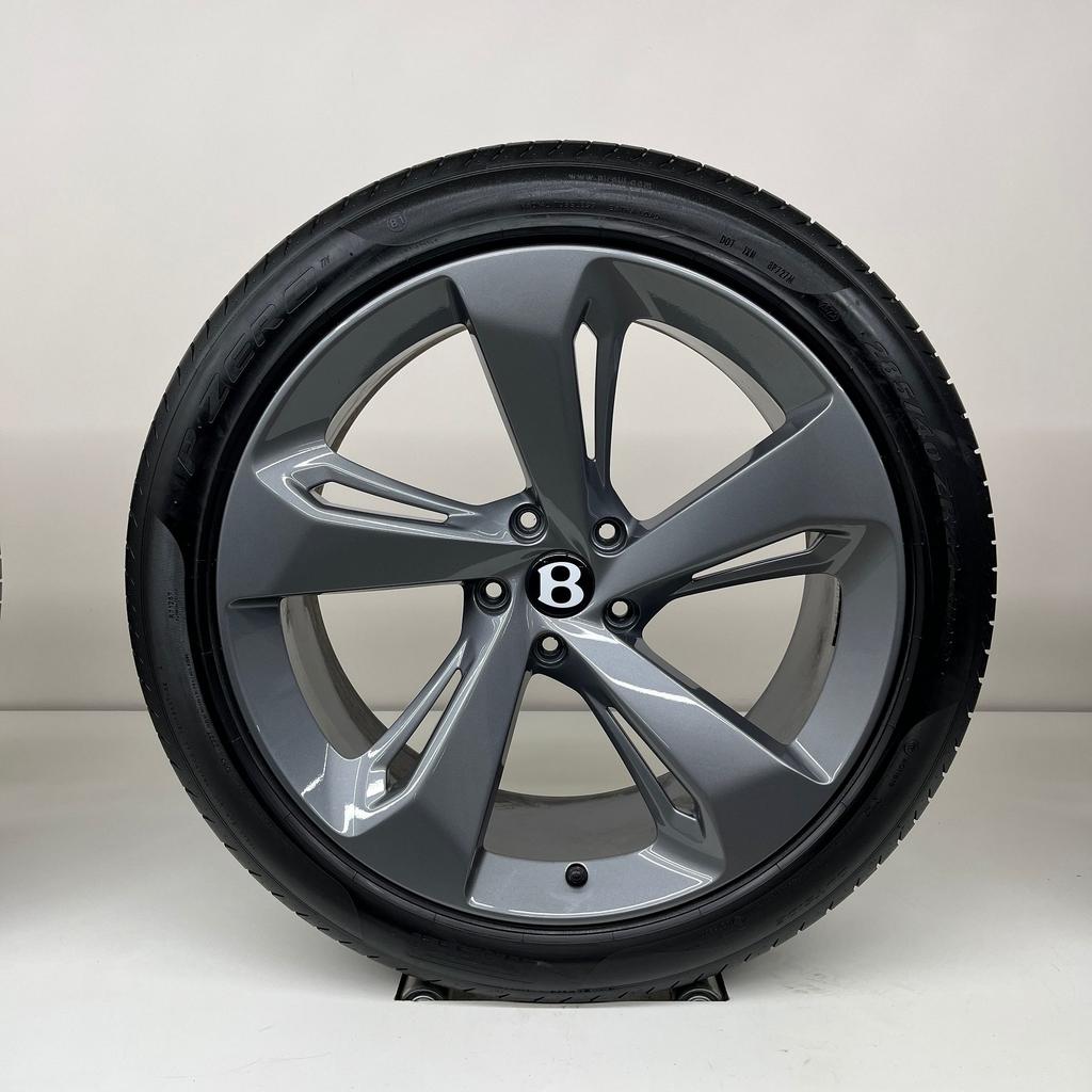 Bentley Bentayga - 22 inch - zomerbanden, Gebruikt, 285 mm, Banden en Velgen, Overige maten