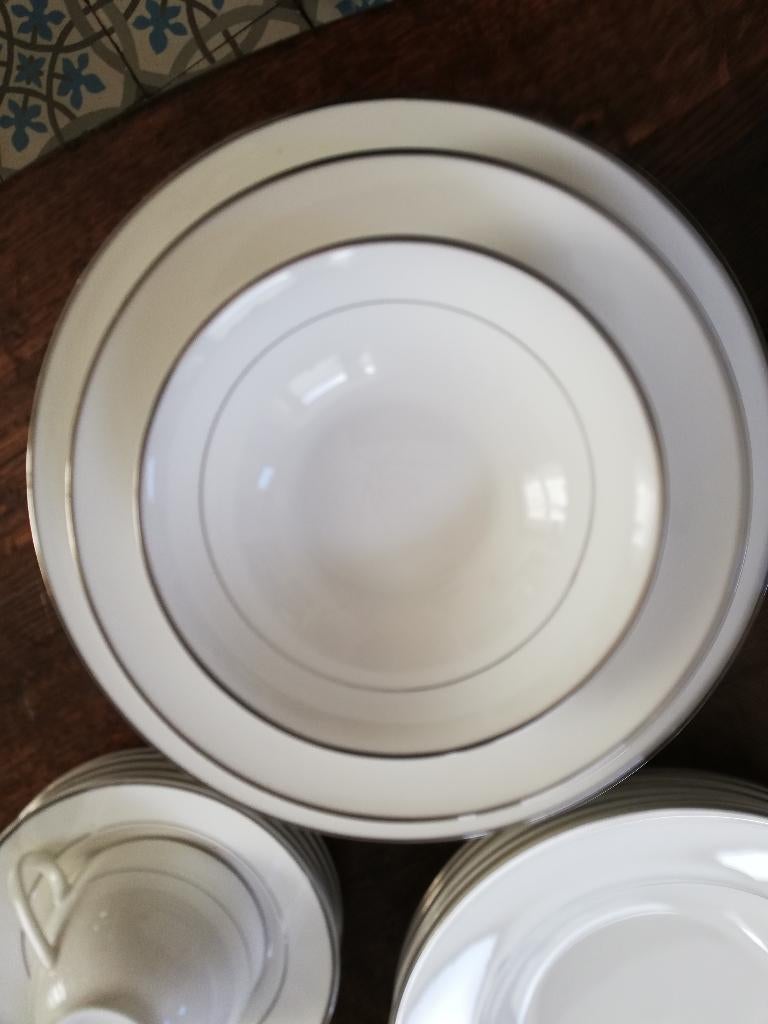 6 pers. Tijdloos Wit met platinum bies Balmoral bone china, Ophalen, Nieuw, Bord(en), Overige stijlen