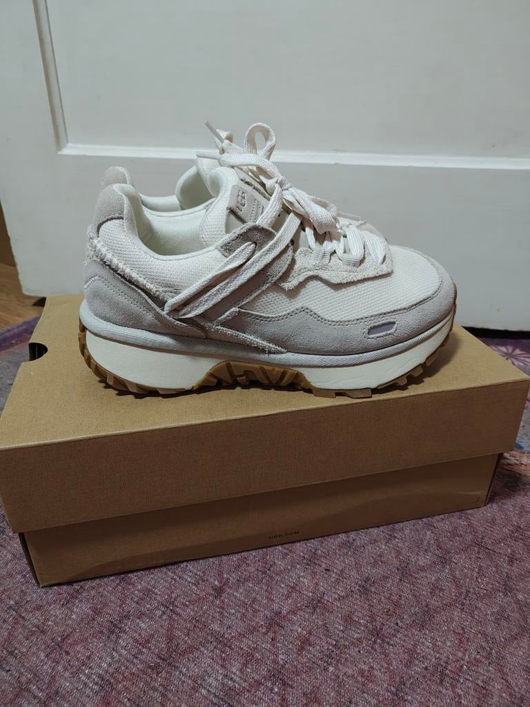 Hele leuke UGG Sneackers, UGG, Beige, Nieuw, Ophalen of Verzenden