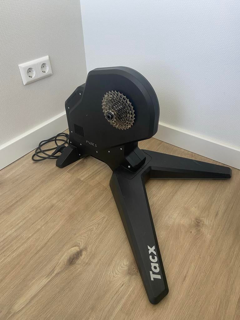 Tacx Flux S Smart trainer met Van Rysel trainer tafel, Ophalen, Gebruikt, Overige typen, Kunststof