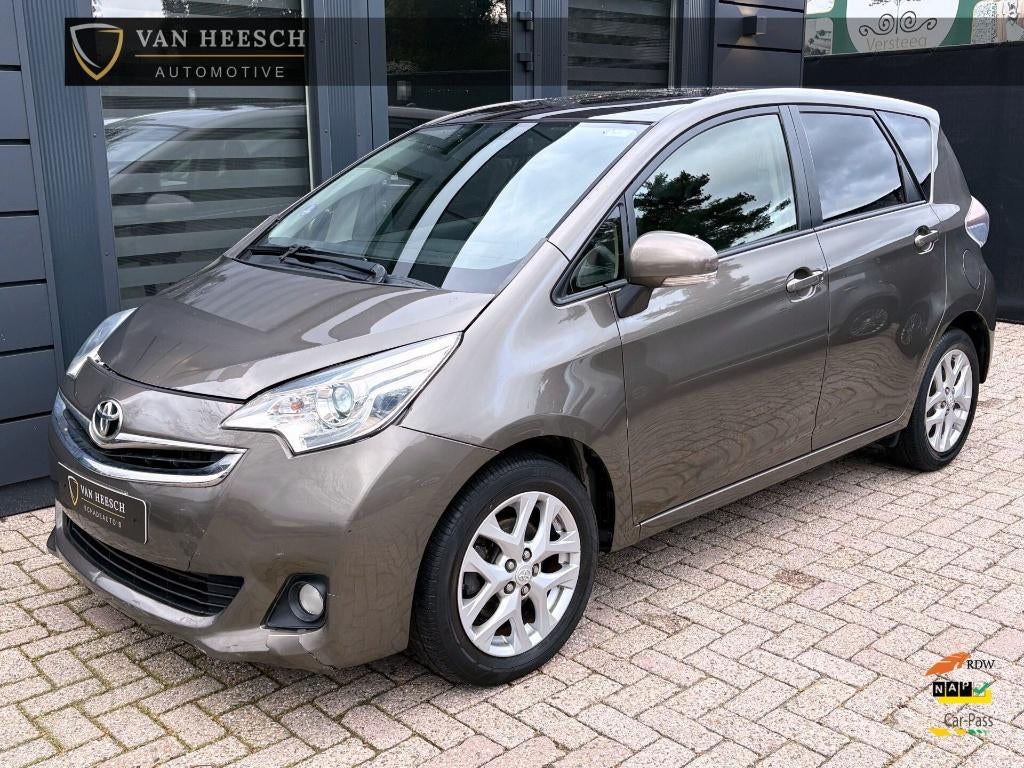 Toyota Verso S 2015 + Toyota Yaris 2011 + Volkswagen Polo 13, Ophalen, Handgeschakeld, Benzine, Overige kleuren