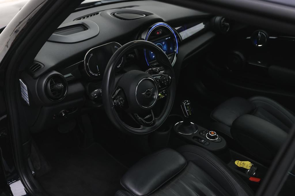 MINI Electric Yours / Panoramadak / Sportstoelen / Comfort A, Met garantie (alle), Lichtsensor, 184 pk, 270 km