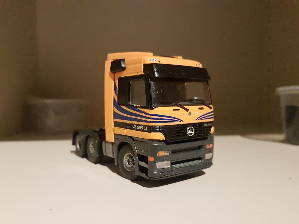 Mercedes Actros Trekker, Hobby en Vrije tijd, Modelauto's | 1:50, Ophalen of Verzenden, Zo goed als nieuw, Bus of Vrachtwagen