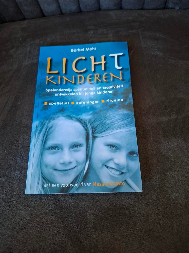 Lichtkinderen: Spiritualiteit en Creativiteit voor Kinderen, Spiritualiteit algemeen, Ophalen of Verzenden, Zo goed als nieuw